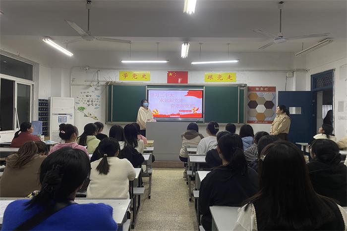 班会课照片1.jpg 班会课照片1.jpg