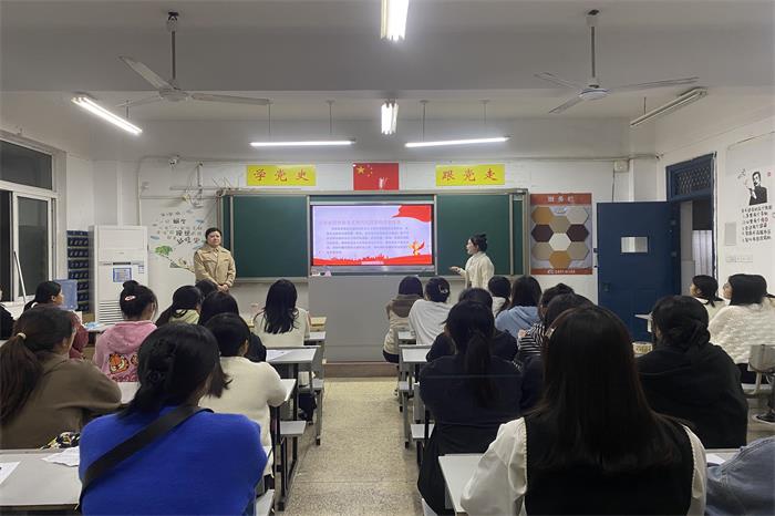 班会课照片2.png 班会课照片2.png