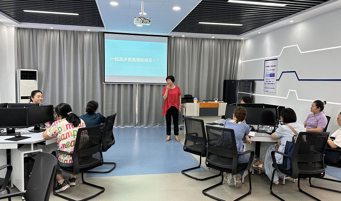 信息经贸系举行师德师风专项培训会 (3).JPG