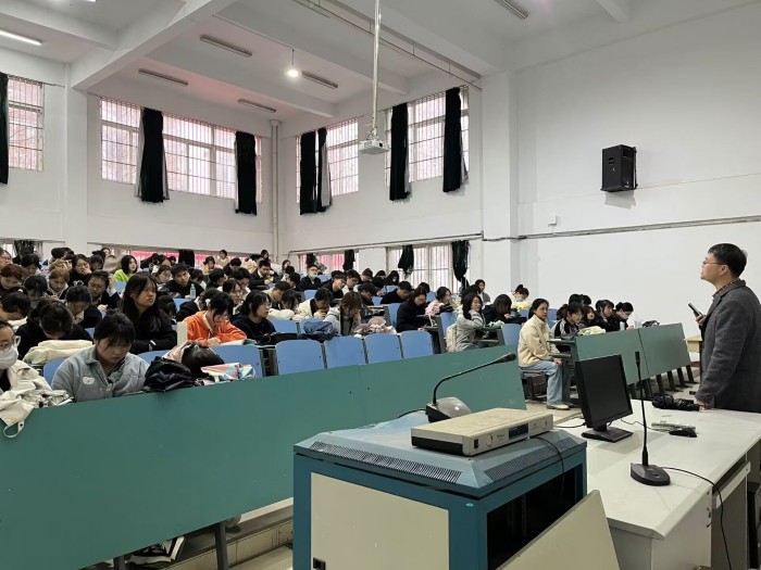 马龙_副本.jpg 马龙_副本.jpg