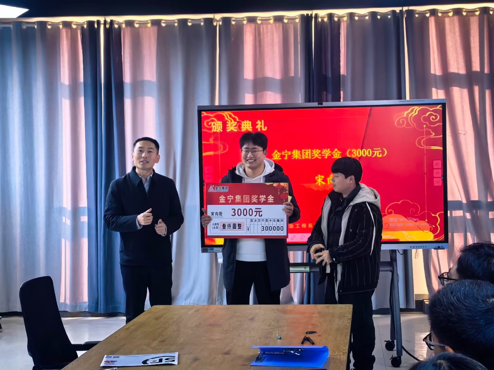 99808df6a225d80e.jpg 99808df6a225d80e.jpg