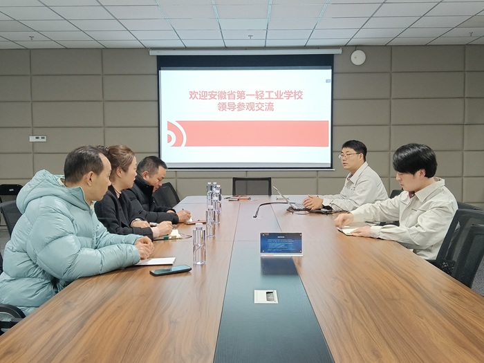 考察比亚迪照片.jpg 考察比亚迪照片.jpg